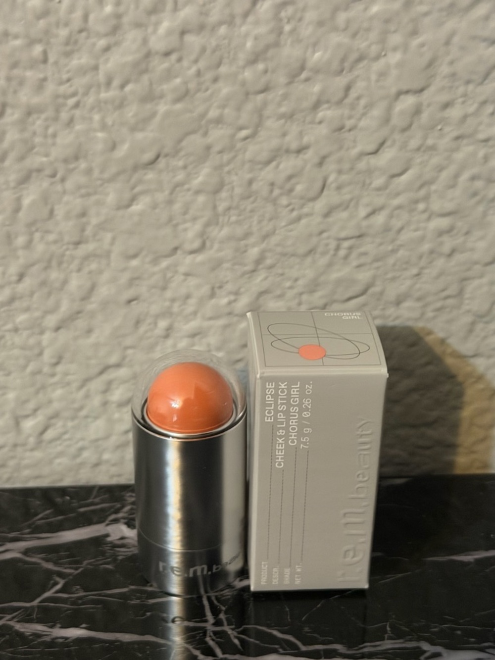 R.e.m. beauty ECLIPSE
CHEEK & LIP STICK CHORUS GIRL